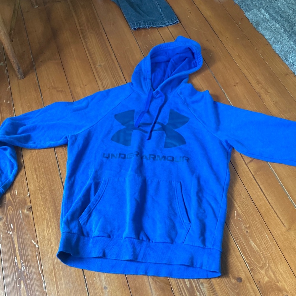 Under Armour sweatshirt